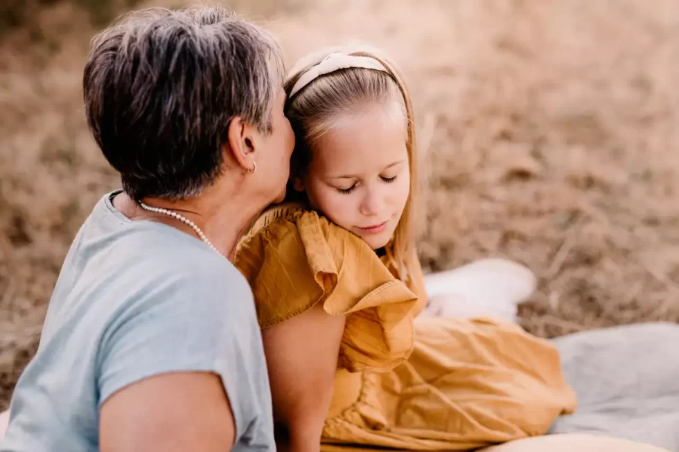 természetes családi fotózás meghitt pillanatokkal Kecskeméten