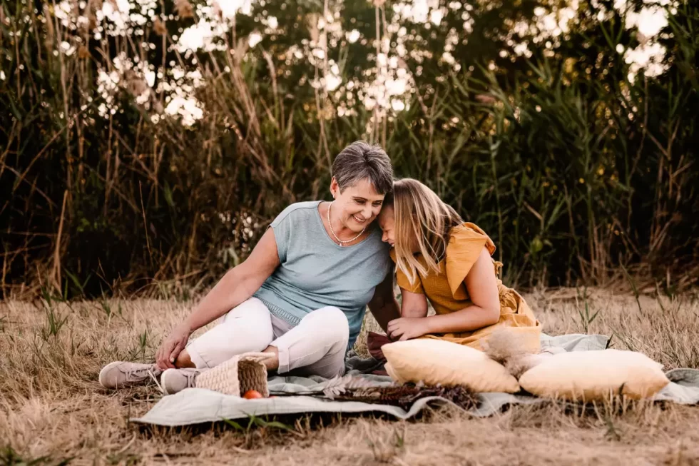 Szülinapi családi fotózás Kecskeméten – gyerekek és szülők vidám pillanatai