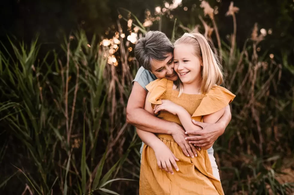 Családi fotózás Kecskeméten kültéren – szülők és gyerekek minőségi időt együtt töltve